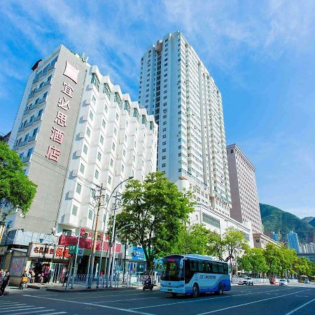 Ibis Lanzhou Train Station Hotel Екстериор снимка